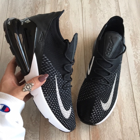 NWT Nike Air Max 270 Flyknit Black - Picture 3 of 8